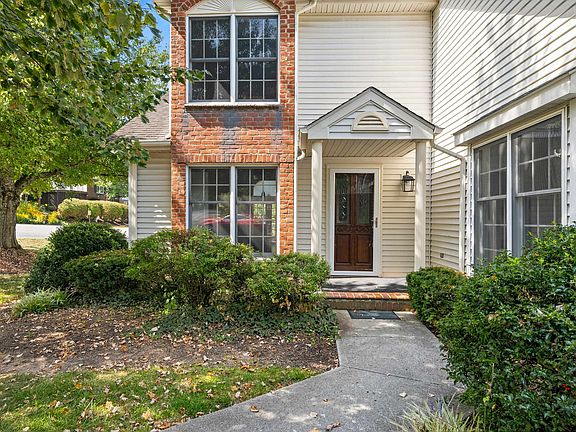 2nd image of 1018 Oak Pointe Ct