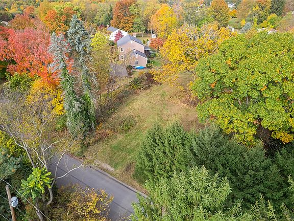 4th image of 104 Maplewood Dr