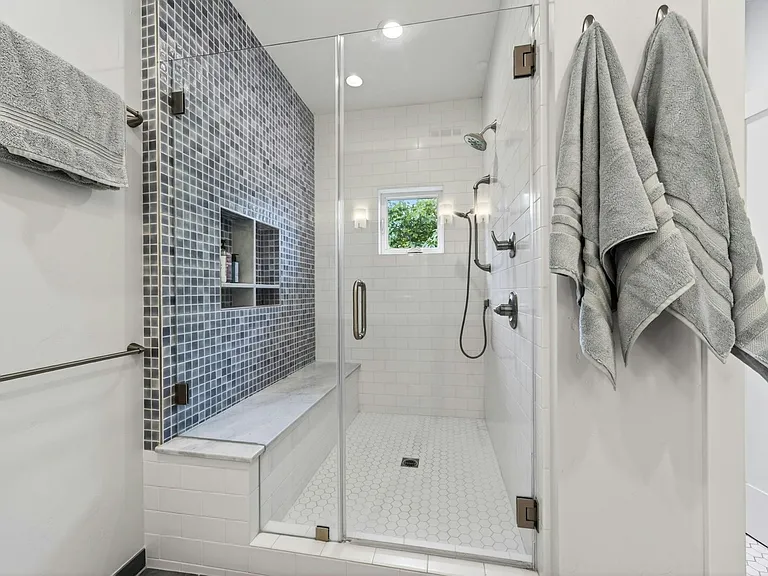 2204 Bryce Ln — Photo 45