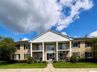 37098 Camelot Dr UNIT 52/APT 8, Sterling Heights, MI 48312