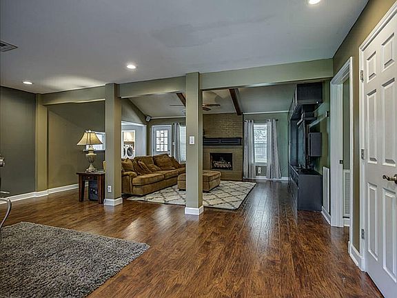 3rd image of 1018 Calderwood Dr