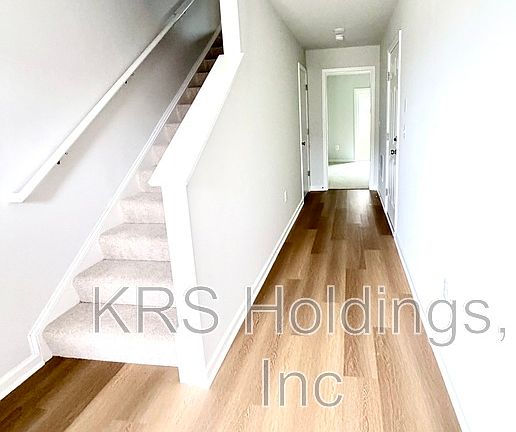 3rd image of 315 Old Field Dr