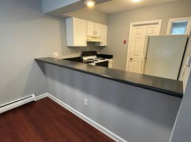 11 Riverbend Dr, Newport, NH
