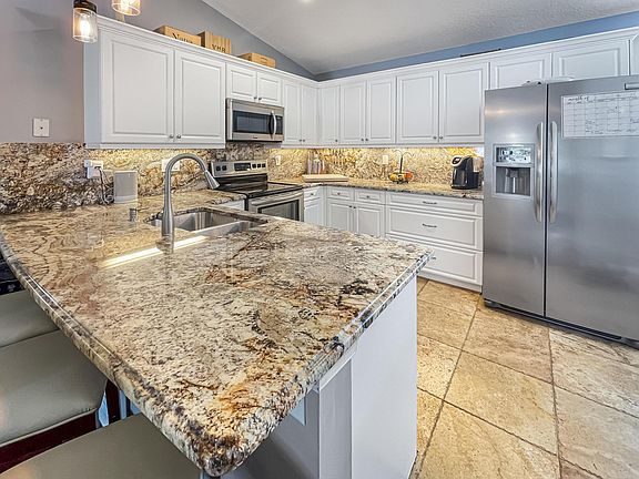 3rd image of 2565 SW Riviera Road