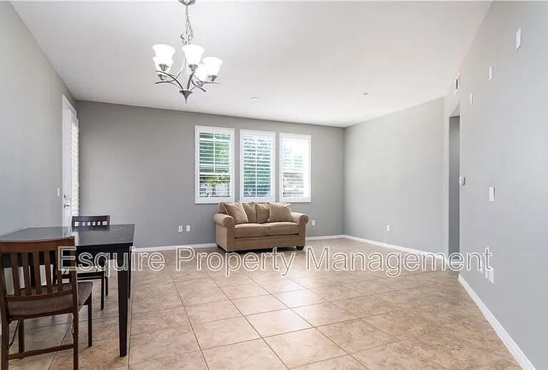 243 Riverdale Ct #404 — Photo 2
