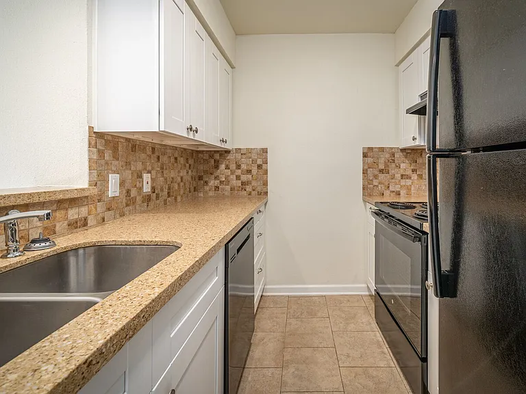Kimberly House Apartments — Photo 13