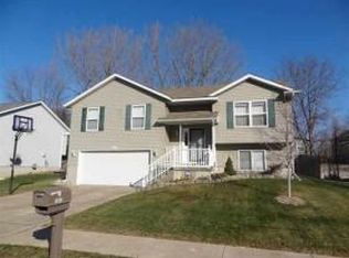 5803 Hillandale Rd, Davenport, IA 52806