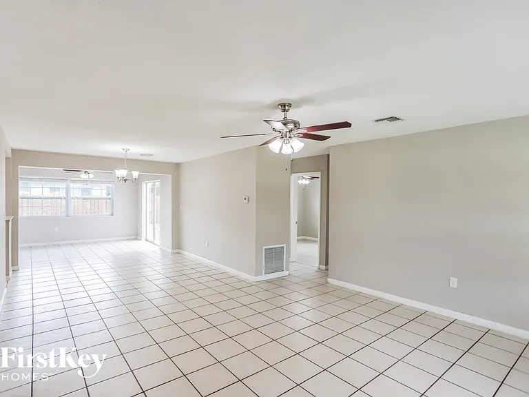 7231 McArthur Pkwy — Photo 3
