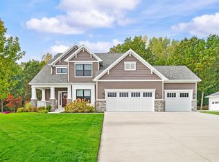 4034 Fox Woods Rd, Saint Joseph, MI 49085