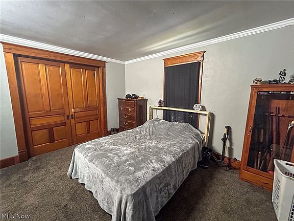 5th image of 347 E Chestnut St