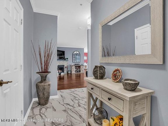 3rd image of 410 Saint Andrews Pl