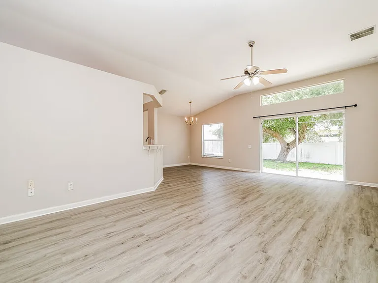 10422 Hunters Haven Blvd — Photo 4