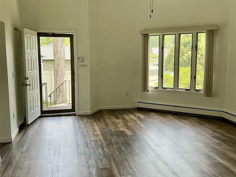31 Cottage Dr — Photo 4
