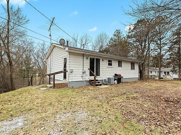 5th image of 9071 Huron River Dr