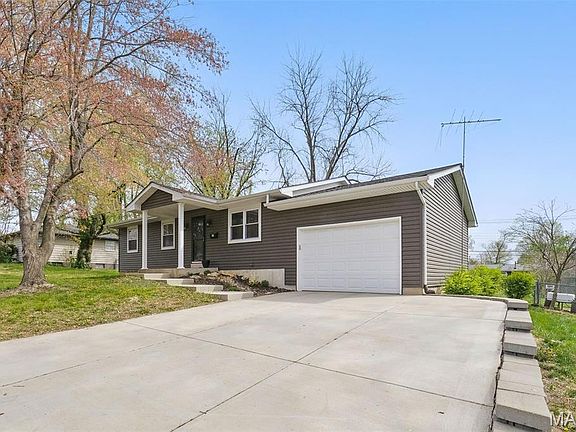 3rd image of 214 Kuhne Blvd