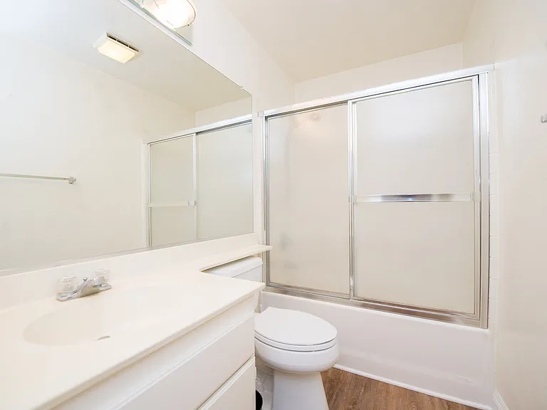 865 E Broadway — Photo 19