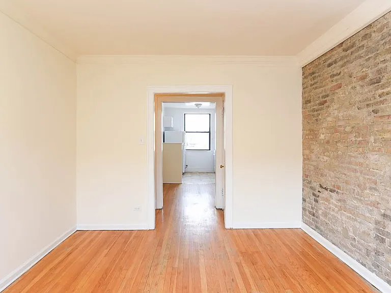 2334.5 N Spaulding Ave #B4 — Photo 14