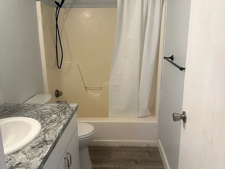1520 W Clark St #D — Photo 8