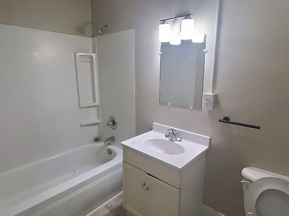 4th image of 527 Tedesco St #2