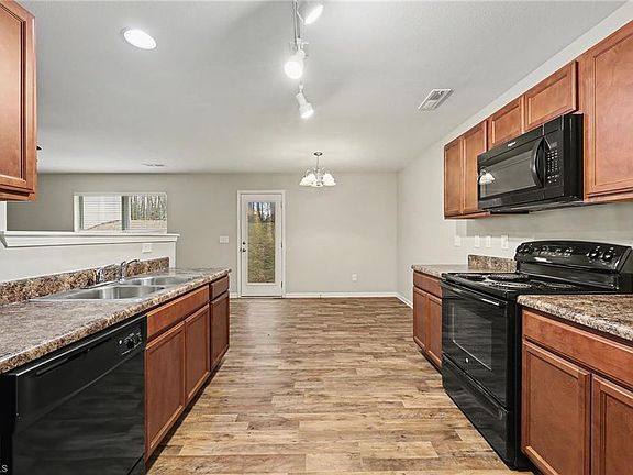 5th image of 4714 Tuliptree Dr