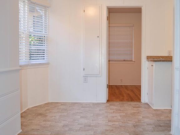 3rd image of 945 Hancock Ave