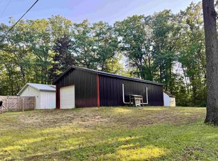 907 Hammond Rd, Harrison, MI 48625