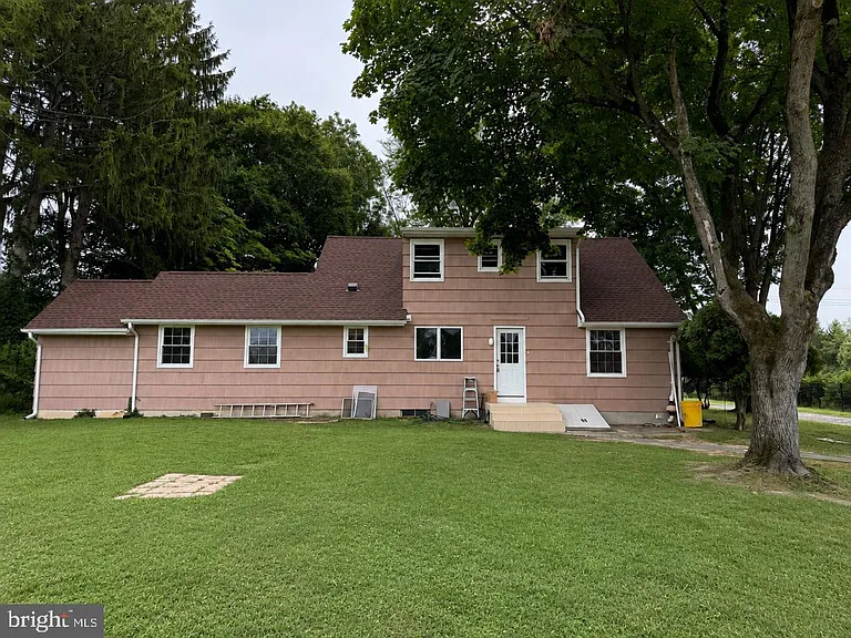 580 Village Rd W — Photo 5