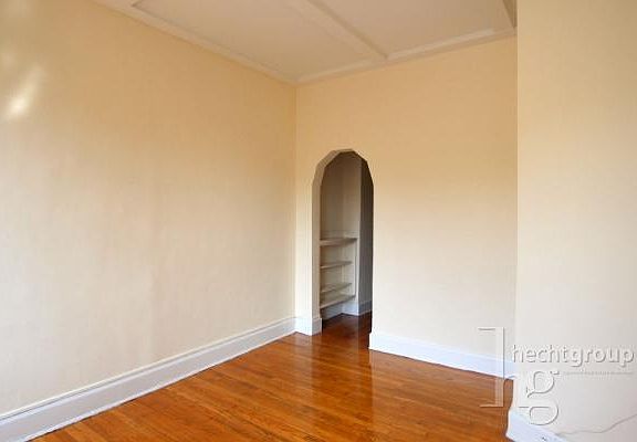 2nd image of 55 Morton St APT 6E