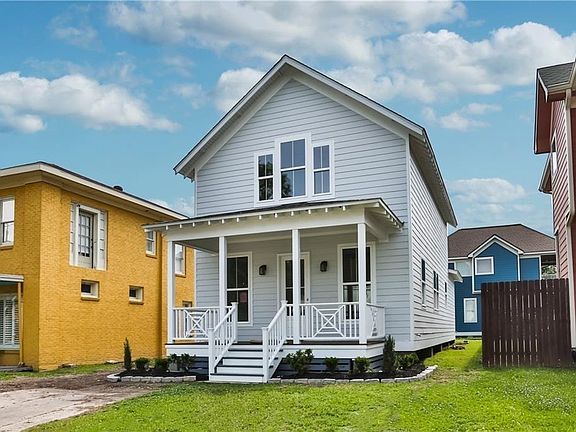 2nd image of 1133 Common St