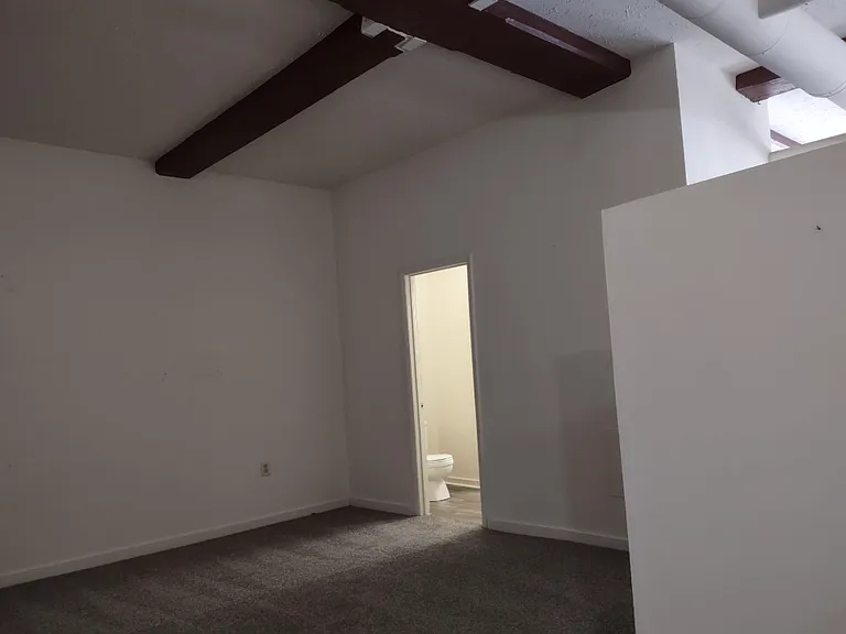 Marlboro Classic Apt & Redwood Square — Photo 122