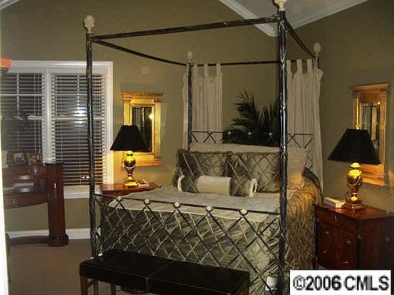 Spacious MBR on ground flr; cathedral ceiling, Walk-in Closet