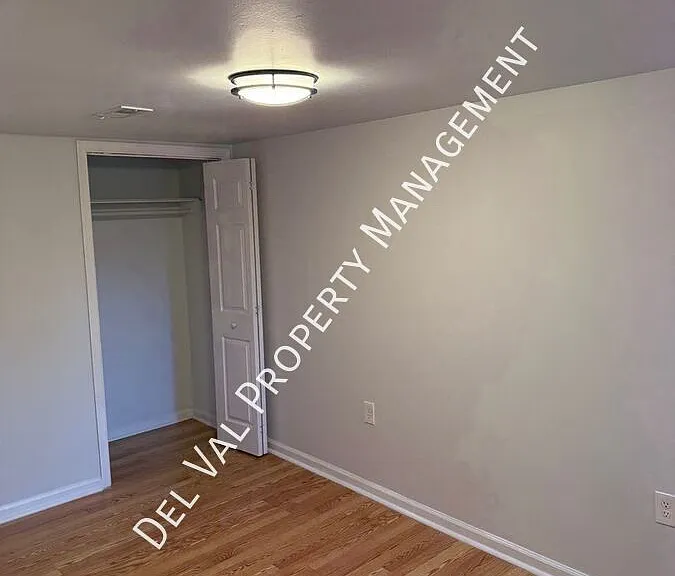 2427 N 10th St — Photo 10