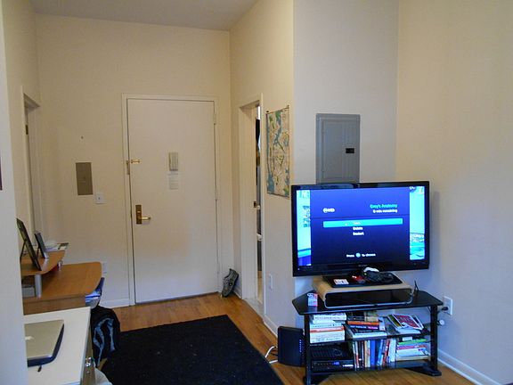 4th image of 212 W 108th St APT E3