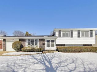 1018 W Alexandria St, Arlington Heights, IL 60004