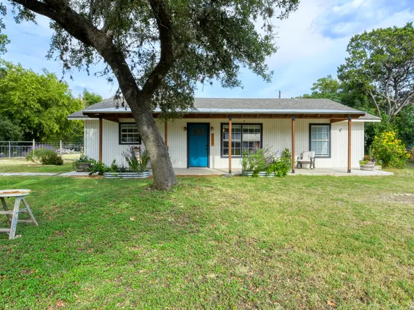 109 Hilltop Dr E, Kerrville, TX 78028