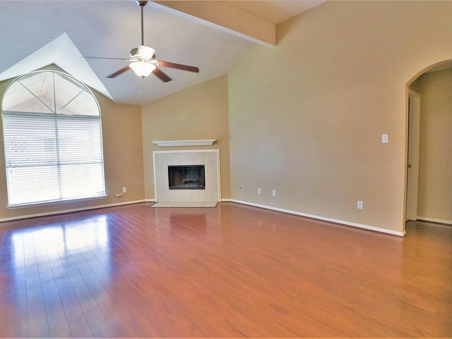 3 bed, 2.0 bath, 2018 sqft, $2,300 — Photo 2
