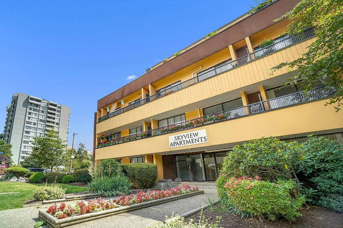 Skyview Apartments — Photo 4