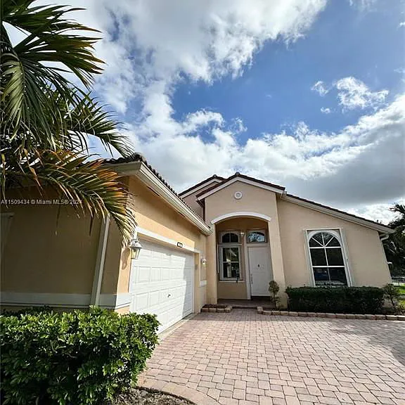 2591 SW 190th Ave — Photo 1