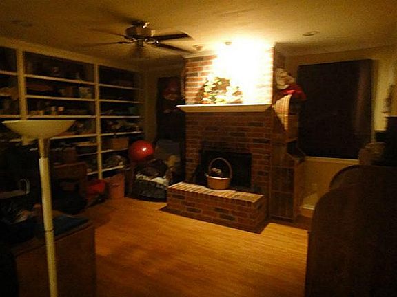 3rd image of 701 Greenway Dr