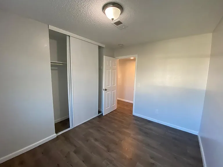 2059 Robin Dr — Photo 18