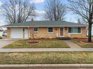220 2nd St, Manawa, WI 54949