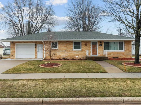 220 2nd St, Manawa, WI 54949