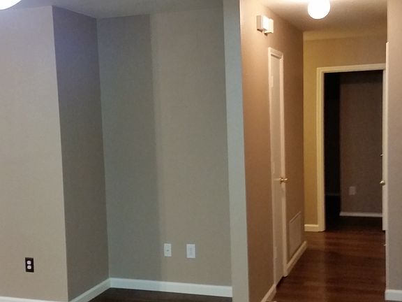 2nd image of 401 Bonnie Ct
