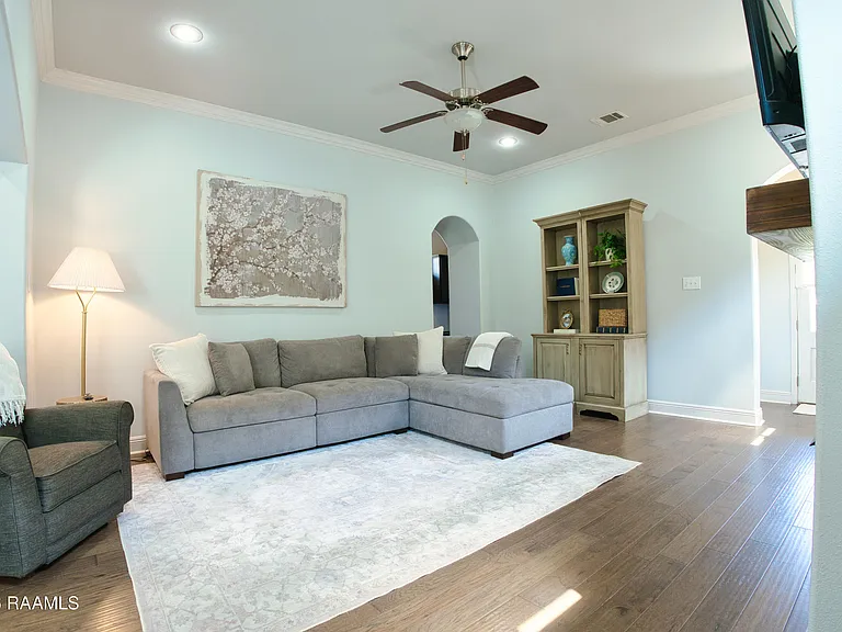 106 Pascalet Pl — Photo 11