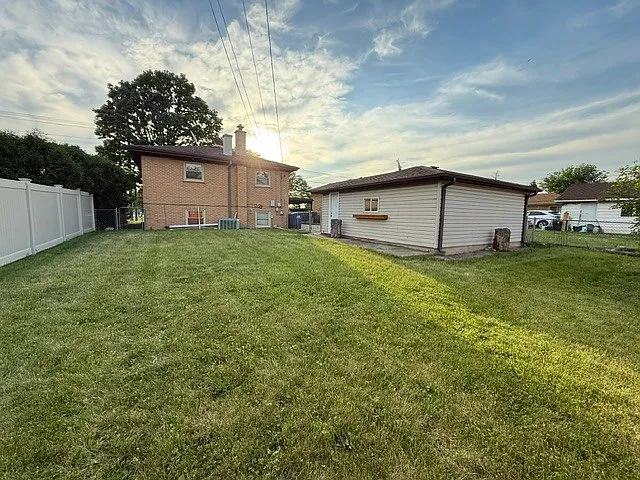 2185 Lee St — Photo 8