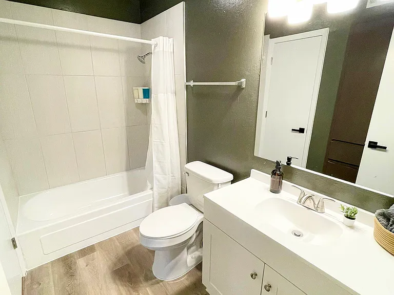 2413 Mission Hill Dr #C — Photo 28