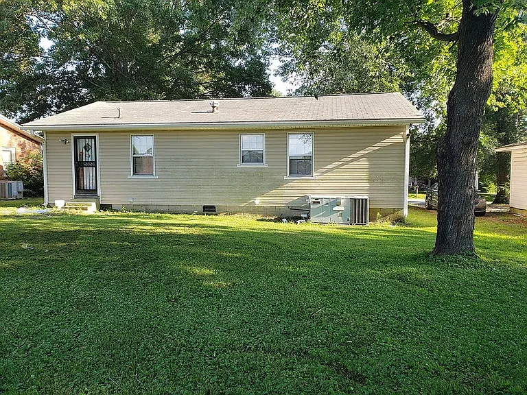 5032 Anderson St — Photo 5