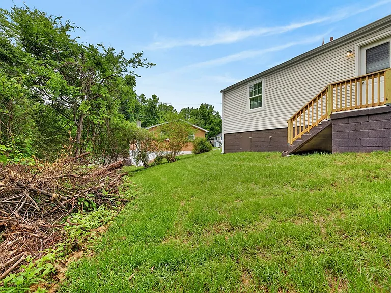 1316 Sunnyview Dr — Photo 22