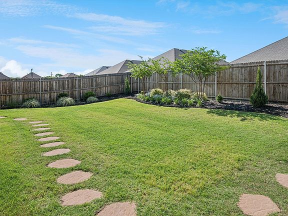 3rd image of 407 Willow View Way