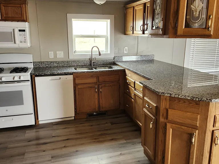 9010 Bowen Ln — Photo 4